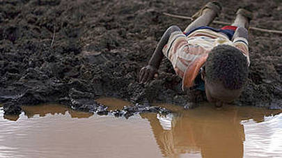 people drinking dirty water